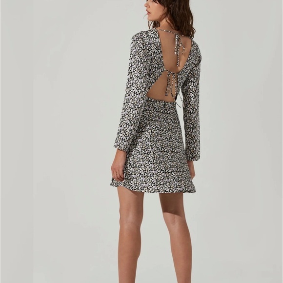 ASTR the Label NWT‎ Long Sleeve Cowl Neck Mini Dress Open Back Size Medium - Picture 3 of 13